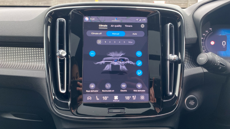 Volvo XC40 2.0 B3P Ultimate Dark 5dr Auto Petrol Estate